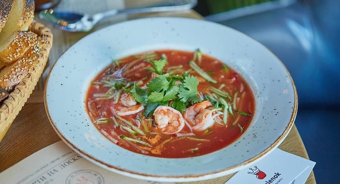 Холодный томатный суп Кук-си с креветками
