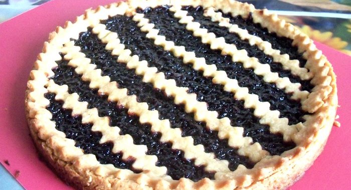 Пирог с вишневым вареньем