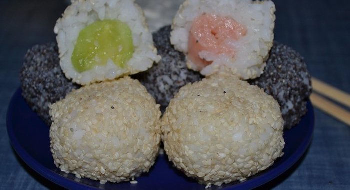 Рисовые шарики с начинкой