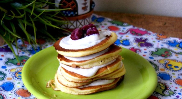 Кукурузные панкейки с творожным топпингом