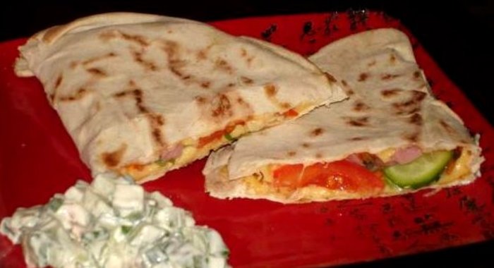 Кесадилья с ветчиной и сыром