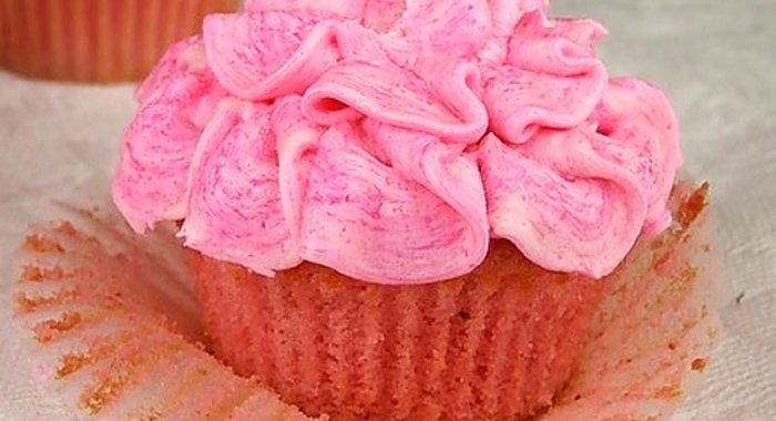 Клубничные капкейки