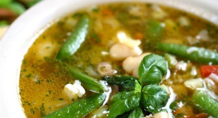 Бульон с кореньями и рисом