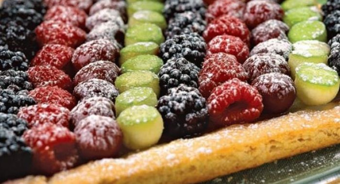 Пирог ягодный полосатый