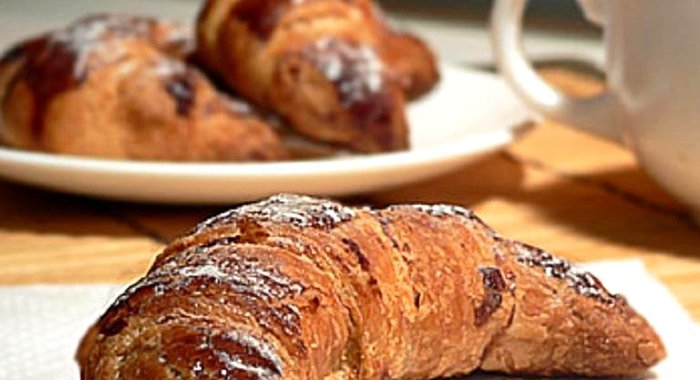 Круассаны с вишней