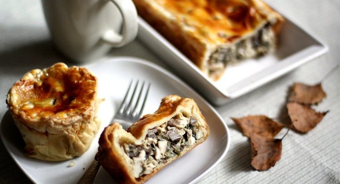 Закрытый пирог с курицей и грибами