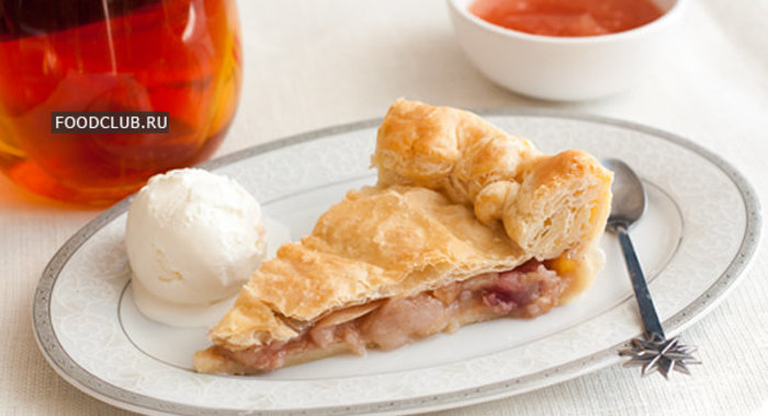 Закрытый яблочный пирог из слоеного теста