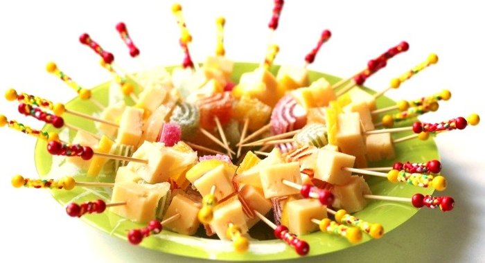 Канапе с мармеладом и сыром