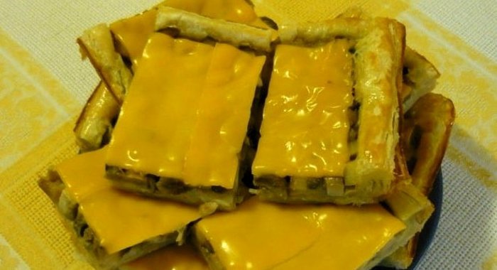 Пирог с грибами и сыром