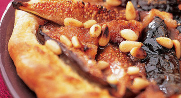 Пирог с инжиром и кедровыми орехами