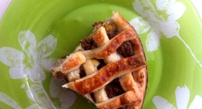 Пирог с мясом и яйцом