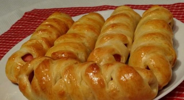 Сосиска в плетёном тесте