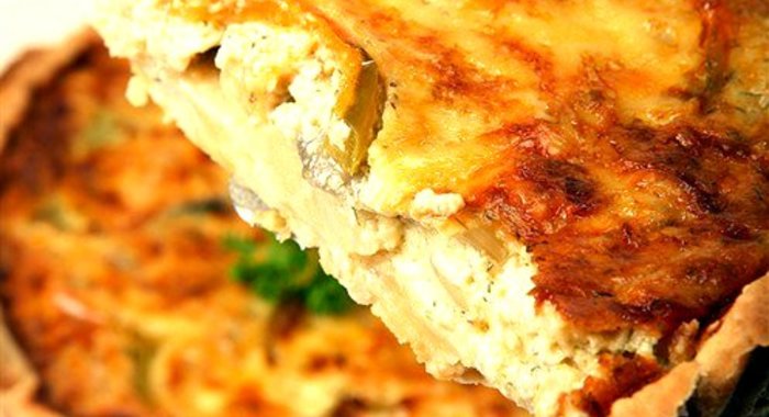 Луковый пирог с грюйером