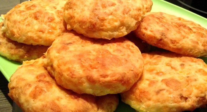 Сырные сконы