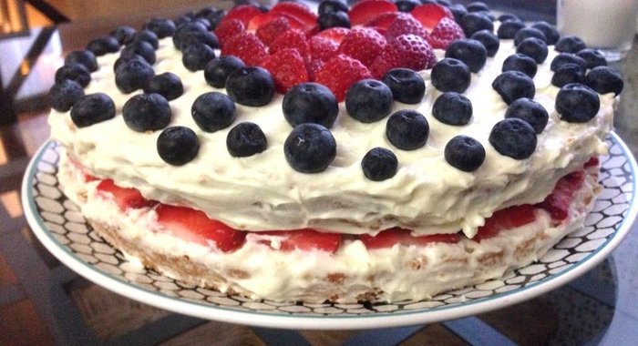 Бисквитный торт с кремом из сыра маскарпоне