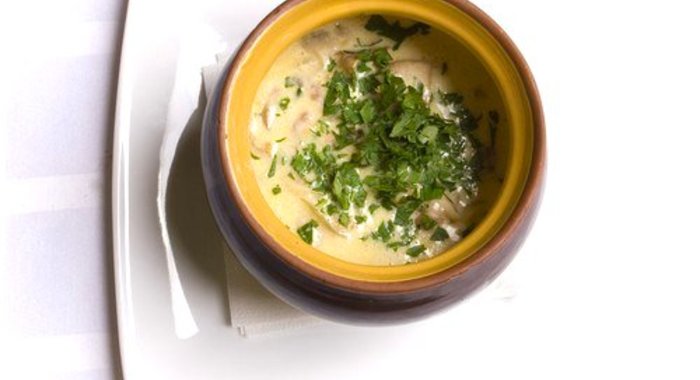 Суп с фасолью и копченой грудинкой по‑югославски