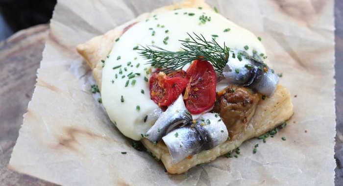 Слоеный пирог с печенью трески