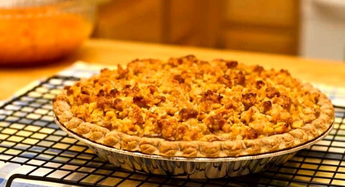 Абрикосовый пирог с грецкими орехами