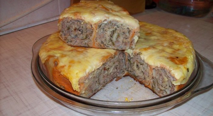 Пирог из тонкого лаваша с фаршем в мультиварке