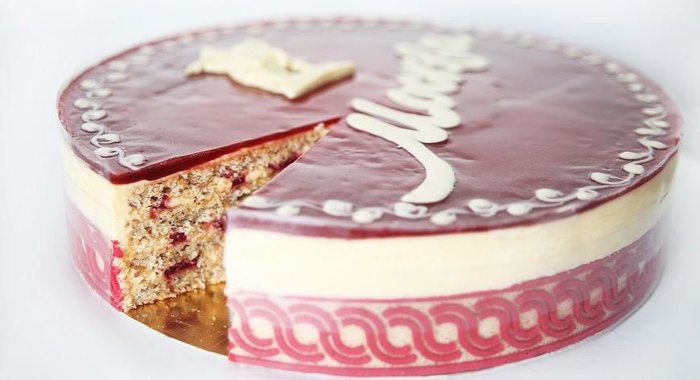 Торт «Миндальный с малиной»