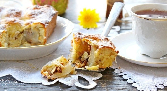 Творожный пирог с грушами и орехами