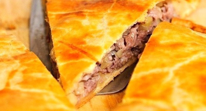 Мясной пирог в сметанном тесте