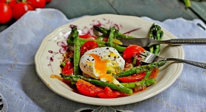 Десерт с клубникой