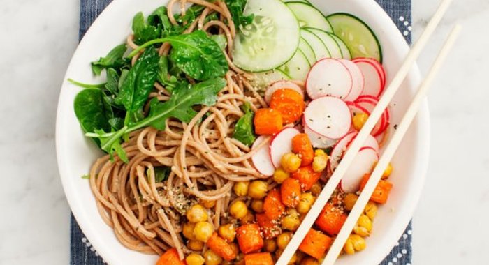 Лапша с морковью и нутом