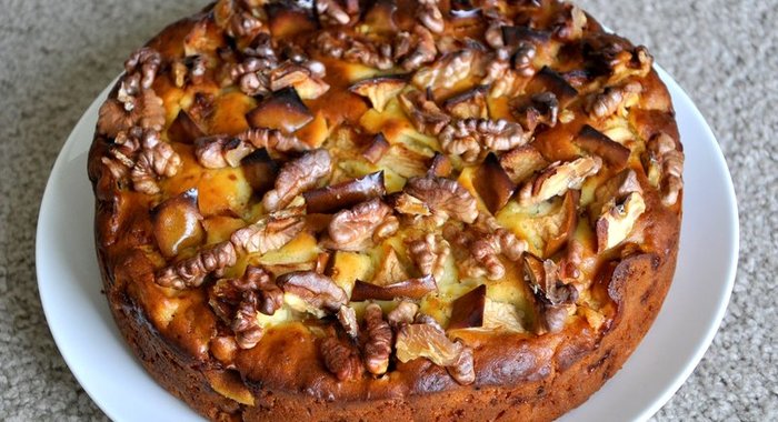 Сметанный пирог с яблоками