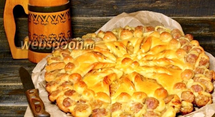 Пирог с капустой и колбасками