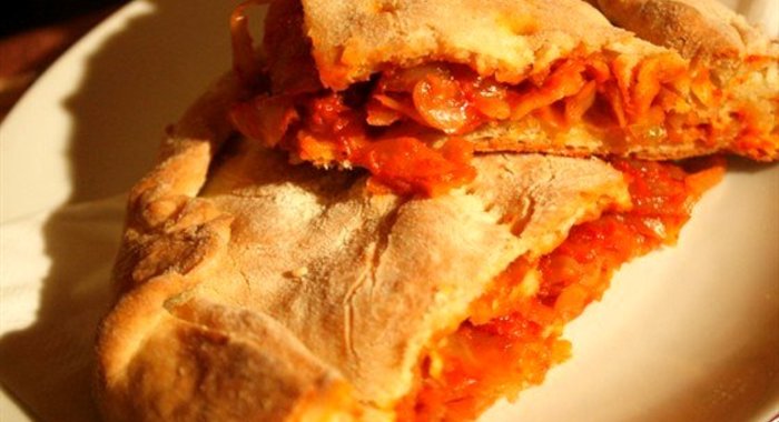 Пирог с тушеной капустой