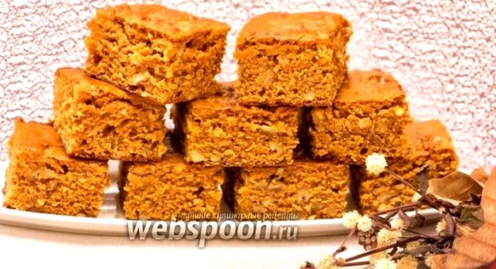 Пирог на варёной сгущёнке с орехами