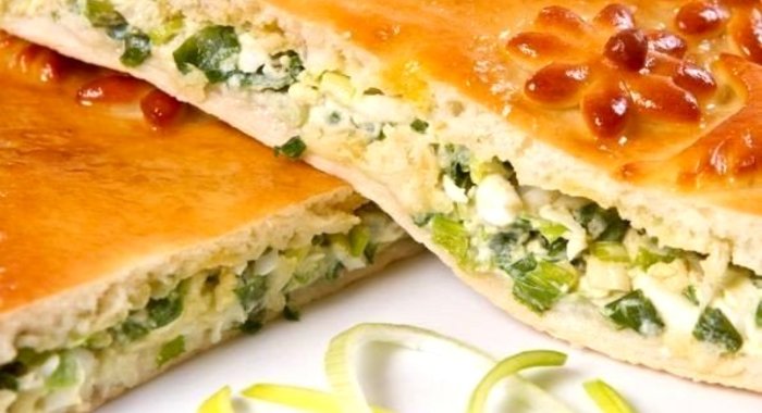 Быстрый заливной пирог с зелёным луком и яйцом