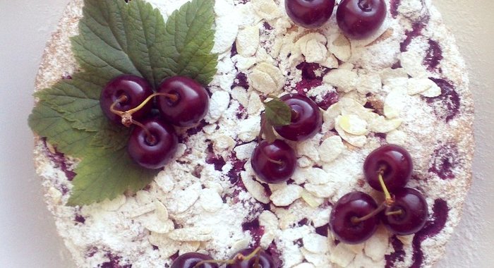 Овсяный пирог с вишней