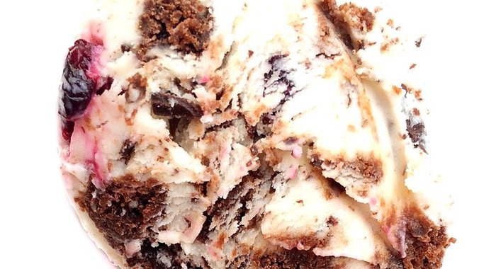 Мороженое со вкусом торта «Черный лес»