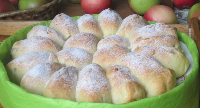 Яблочный пирог из булочек