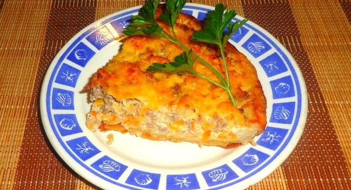 Открытый пирог с фаршем и овощами