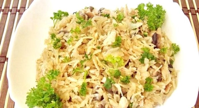 Тушеная капуста с отварной индейкой