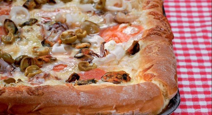 Пирог с помидорами и морепродуктами