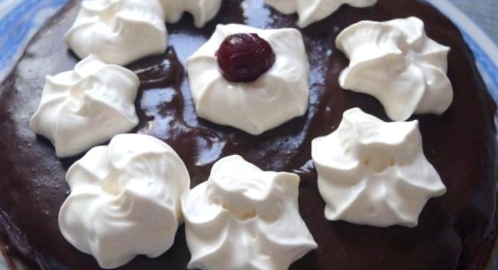 Вишневый торт со сливками