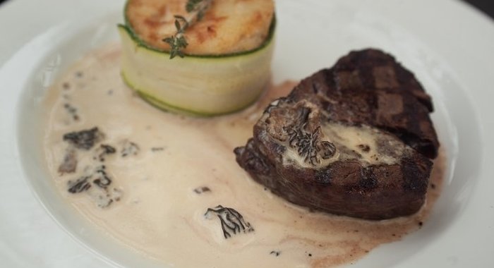 Миньон из говядины с гратеном из цветной капусты