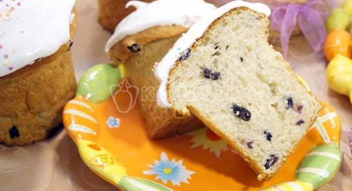 Пасхальный кулич с изюмом