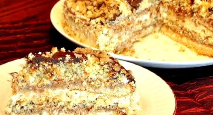 Бисквитный торт с яблочно-ореховой начинкой