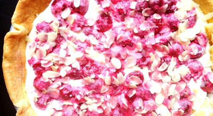 Творожный торт с вишней