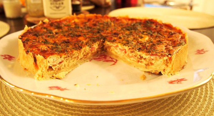 Эльзасский пирог с луком и беконом