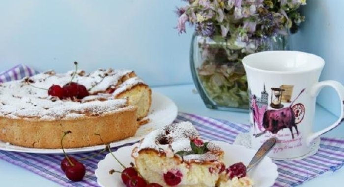 Творожный пирог с вишней