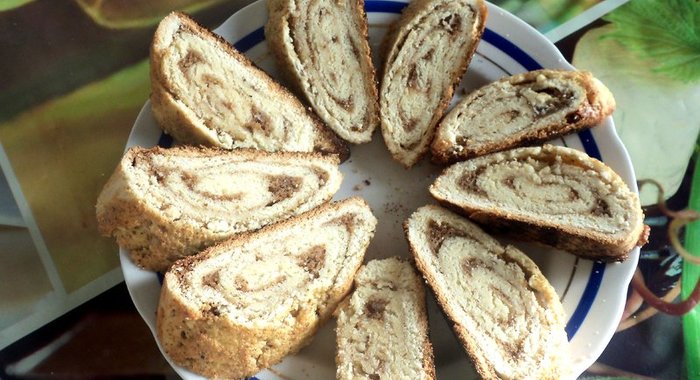 Рогалик с ореховой начинкой