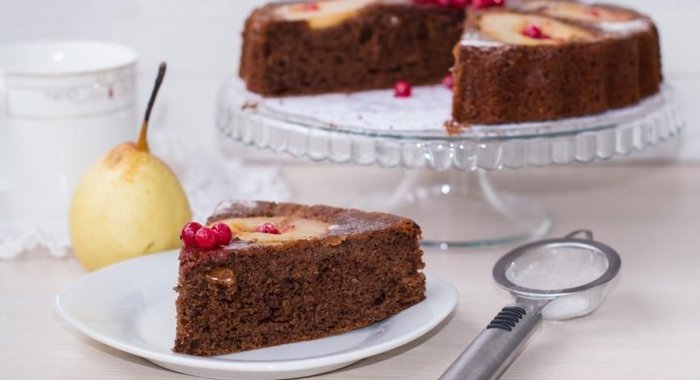 Шоколадный пирог с грушами