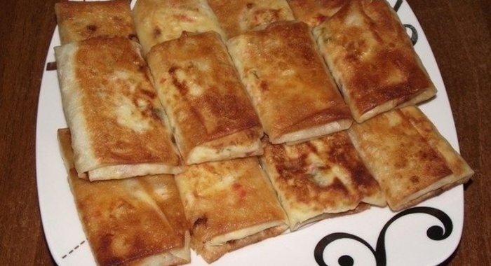 «Конвертики» с крабовыми палочками и сыром