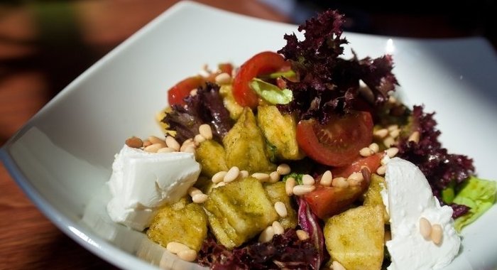 Салат из баклажанов с козьим сыром